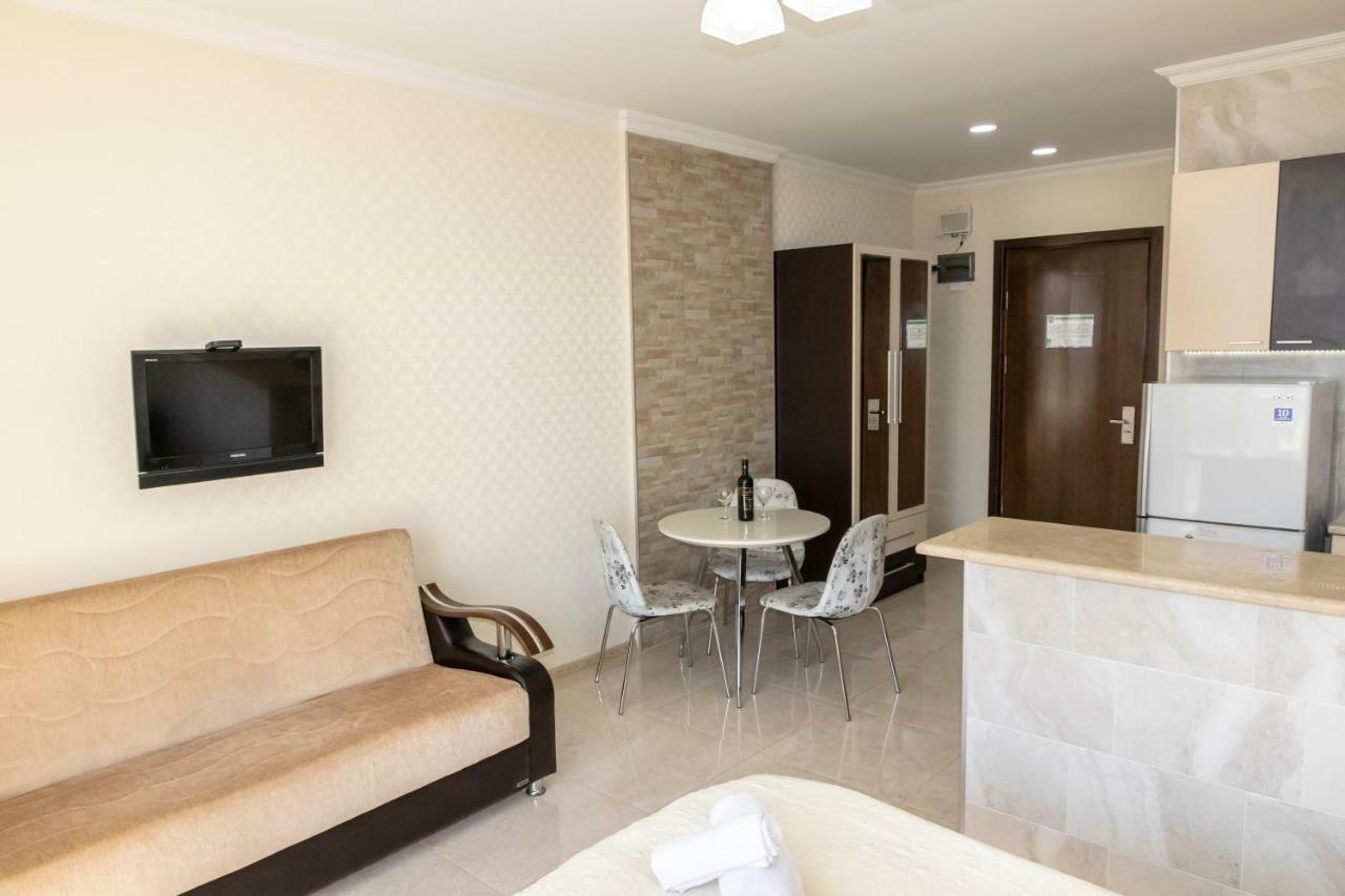 Orbi Apartment Ruslan バトゥーミ エクステリア 写真