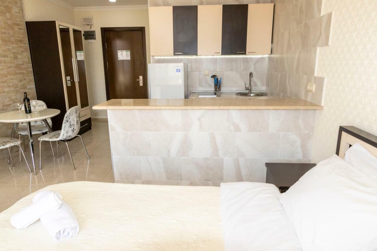 Orbi Apartment Ruslan バトゥーミ エクステリア 写真
